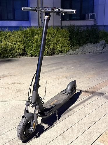 Sürət max: 40km/saat Məsafə dolu şarj ilə :~ 95km Yük götürmə max: 140 — 3