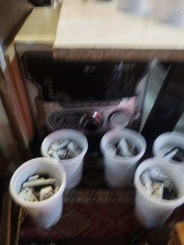 Mikrofonlar: LG ev audio sistemi – stereo receiver/amplifikator və iki ədəd iri — 1