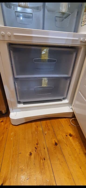 indesit soyuducu ehtiyat hisseleri: Indesit xolodelniki.Tam islek veziyyetdedi.Cox seliqeli islenib.Barter — 4