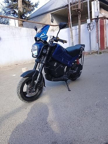 Mopet benzinle və səssiz sürüş üçün. Xüsusiyyətlər: - Elektrik