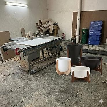 Bitkilər üçün dibçəklər: Məhsul: Daxili və xarici məkanlar üçün dekorativ qabları və stendlər — 1