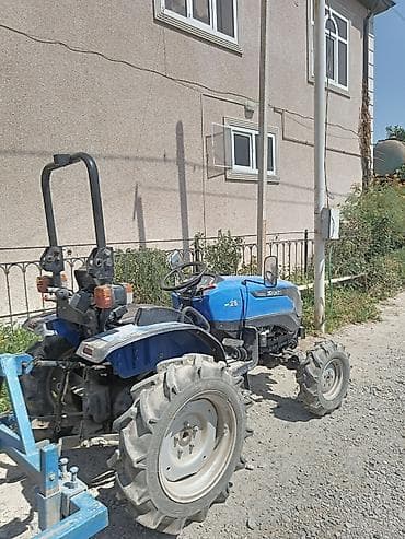 Solis 26 mini traktor - Güc: təxminən 26 a.g. dizel mühərrik -