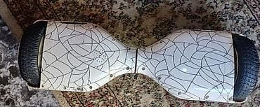 Ovçuluq və balıqçılıq: Ağ rəngli, qara hörümçək toru naxışlı hoverboard. Hərəkət üçün iki — 2