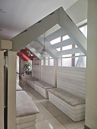 Офисная мебель на заказ: Modul tipli taxta oturacaqlı kabinlər – interyer üçün dekorativ “küçə — 6