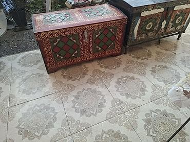 kuklalar evi: Əl işi naxışlı taxta sandıq - Material: bərk ağac - Üstü və ön — 4