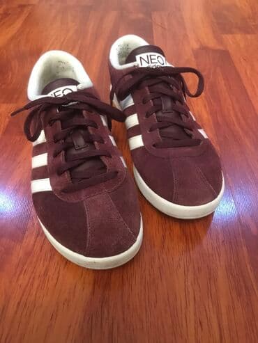 Ayaqqabılar: Adidas Orginaldi Yaxwi veziyetdedi 20 manat — 2