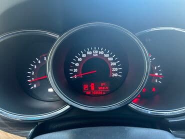 Motonəqliyyat: Kia Sorento: 2 l | 2011 il Ofrouder/SUV — 8