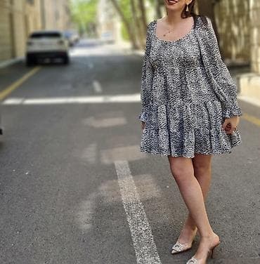 mini etek: Qara-ağ xallı naxışlı mini don - Model: A-kəsimli, pilləli ətəkli — 2