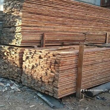 taxta kredit: Təzə doğranmış taxta materialı. İnşaat və ya mebel istehsalı kimi — 1