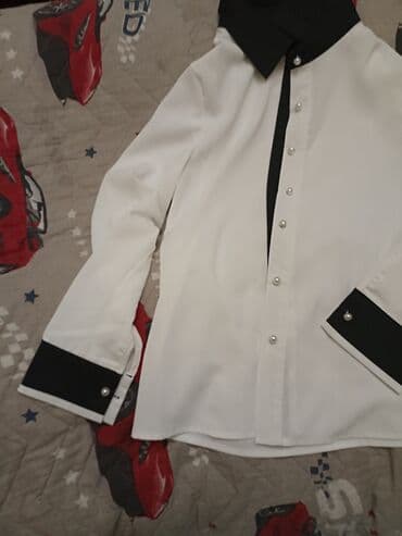 qış qadın koftaları: Qadın köynəyi – klassik ağ/qara dizayn - Rəng: ağ gövdə, qara yaxalıq — 4