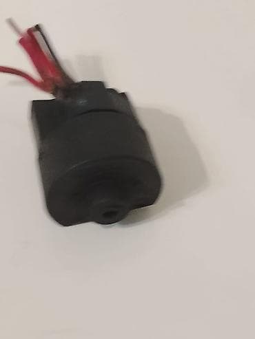 avtomobil hava nasosu: Məhsul: 2 ədəd avtomobil şüşə suyu (forsunka) nasosu üçün elektrik — 2