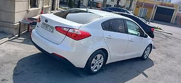 Kia: Kia Cerato (Ağ rəng, sedan) Texniki xüsusiyyətlər: - Benzin — 10