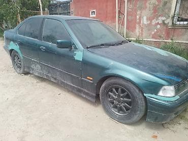 aftamabil: BMW 3 Series sedan (E36) – tünd yaşıl rəngli, 4 qapılı kuzov.400 — 1