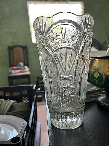 Vazalar: Bir vaza, Xrustal — 1
