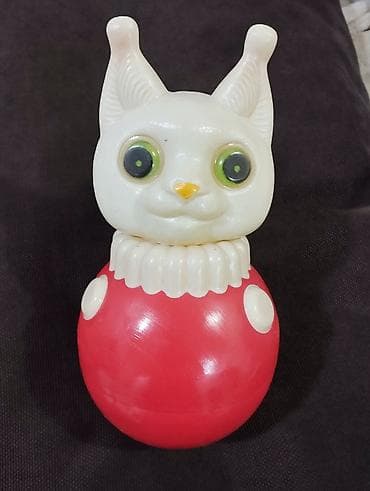 Uşaq geyimi və ayaqqabıları: Qiyməti 1 ci 70 azn. 2 ci 30 azn. 3 cü 15 AZN. 4 cu dələ oyuncaqi 40 — 4