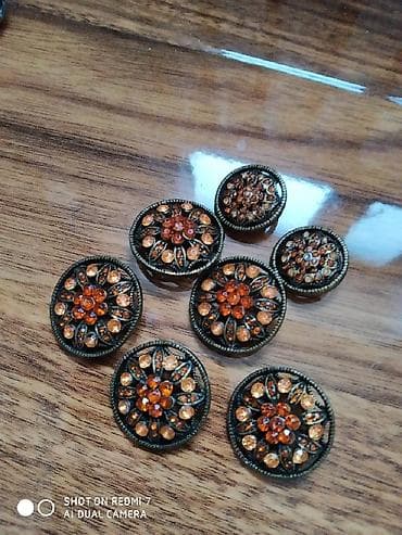 Другие комплектующие: Пуговицы для жакета 5 штук на застёжку и 2 шт на рукава — 1