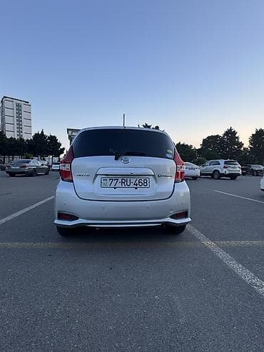 Avtomobil satışı: Nissan Note e-POWER, gümüş rəng, 5 qapılı şəhər hetçbeki. Texnologiya — 4