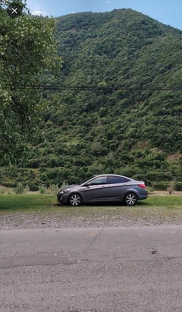teker satşı: Hyundai Accent sedan – boz rəng, şık və qənaətcil şəhər avtomobili — 1