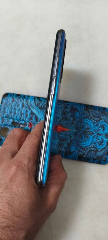 irsad iphone 11 pro max: Smartfon – ekranın ortasında deşikli ön kameraya malik, nazik — 6