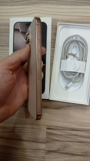 iphone 11 pro max: IPhone 15 Pro, Desert Titanium, Simsiz şarj — 1