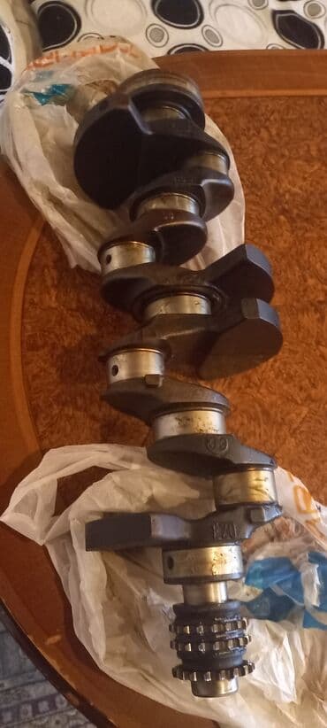 замок на калитку: Məhsul: Krank valı (mühərrik üçün) Təsvir: - Dörd silindrli sıra — 1