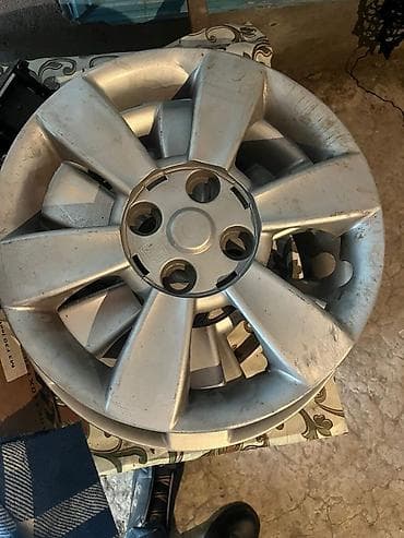3 eded kia rio kalpaki
2 eded r14 diski 4 bolt