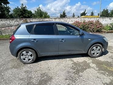 Model: Kia Ceed (5 qapılı hetçbek) Kuzov rəngi: boz/metallik Güzgülər
