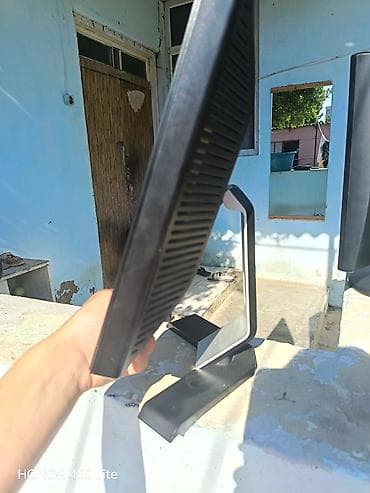 комп: Dell LCD monitor - Brend/model: Dell (etiketdə görünən seriya — 2