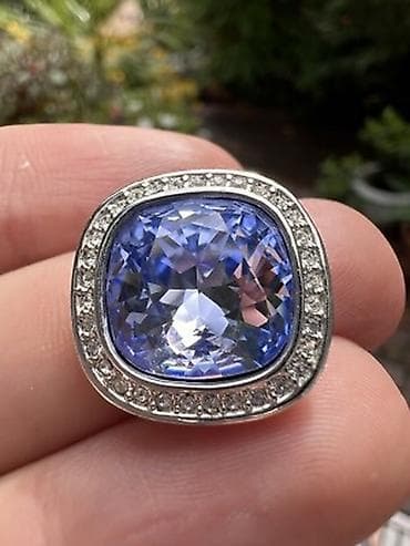 Swarovski yeni sirqalar orijinal qutulu Məhsul: Zərif qadın lalafo.az -da Swarovski yeni sirqalar orijinal qutulu Məhsul: Zərif qadın