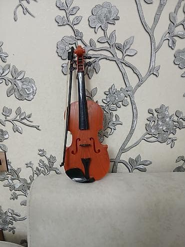 Скрипки: Musiqili Skripka - Korpus: klassik forma, parlaq tünd-qonur (ağac — 2