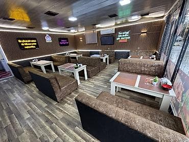 masa kafe: Skameykalar ilə, Düz masa, Digər adam sayı — 2