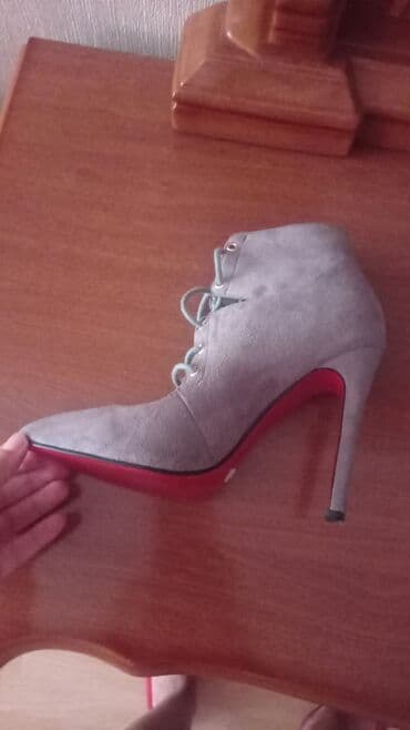 женские бежевые замшевые туфли: Туфли, Elle, Размер: 37, цвет - Серый, Новый — 1