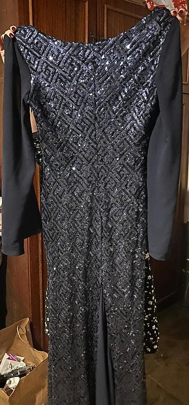 Şıq gecə/libas paltarı - Rəng: qara - Üst hissə: bütövlüklə parlaq