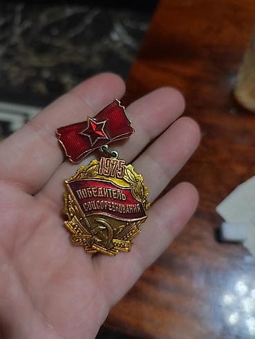 hərbi çanta: Sovet dövrünə aid orden və medallar toplusu - Orden “Oktyabr — 4