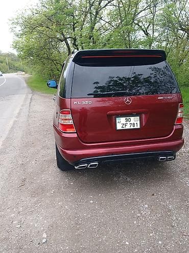 vito disk: - Növ: SUV, 5 qapı - Korpus rəngi: tünd qırmızı/bordo - Salon: açıq — 3