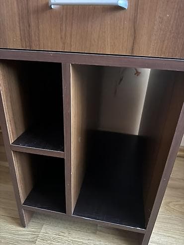 istolar: Düz masa, Polkalı, Siyirməli, Sadə laminat — 3