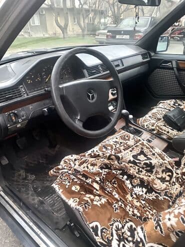 nolyeddi sekilleri yukle: Mercedes-Benz E 230: 2.3 l | 1992 il Sedan — 13