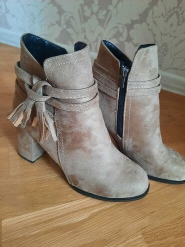 Botinka və botilyonlar: Qadın üçün süet qısa çəkmələr - Rəng: açıq bej/çəhrayı-bej ton - — 1