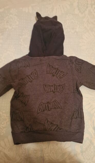 Uşaq geyimi və ayaqqabıları: H&M uşaq kapüşonlu sviter – Batman temalı - Brend: H&M (rəsmi — 2