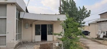 binə qesebesi: Şəhərin mərkəzində yerləşən bu kommersiya binası müxtəlif biznes — 3