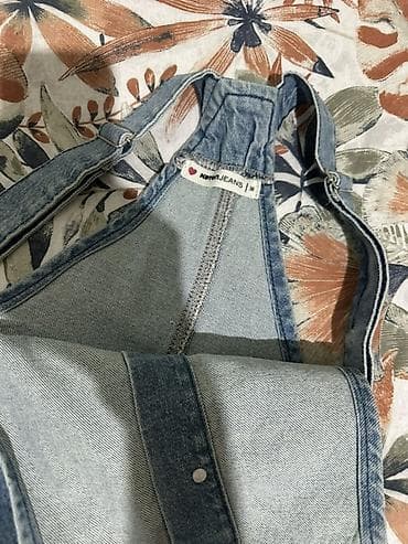 KOTON JEANS denim sarafan - Model: klassik denim sarafan, ön hissəsi — 2