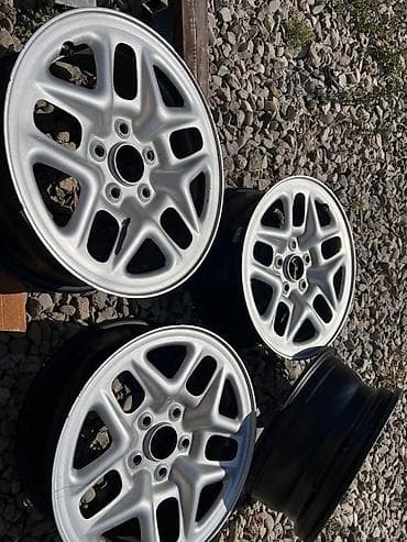 4 bolt diskilər: Avtomobil üçün 4 ədəd yüngül lehimli disk dəsti. Disklər gümüşü — 3