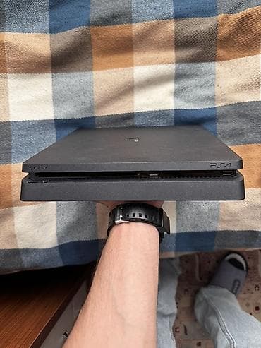 Sony PlayStation 4 Slim oyun konsolu 2 pult verilir Xüsusiyyətlər: - — 2