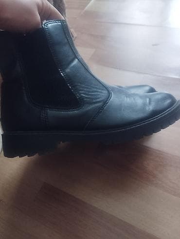 qadın bot: İkisi bur yerdə 5 Azn. 38 razmer.Razmer razmerə gedir. Malomerka — 1