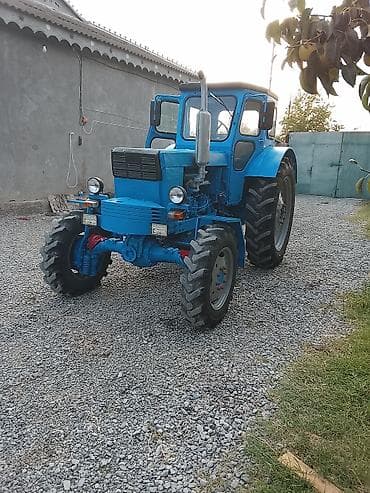 vaz 2107 abilsofka: Mavi rəngli təkərli kənd təsərrüfatı traktoru. Xüsusiyyətlər: - Ön və — 3