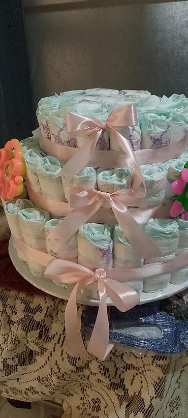 Üçmərtəbəli “pampers tortu” – yeni doğulan körpə üçün dekorativ və