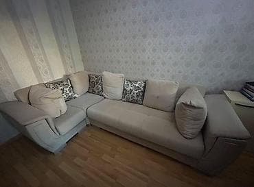 divarda kitab refi: SvncKünc divan satılır 300 azn.Hər 2 tərəfi — 1