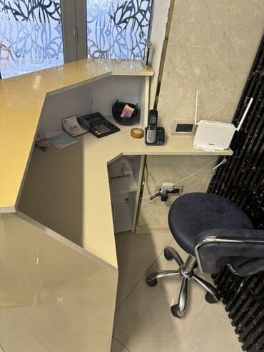 Sifarişlə restoran mebeli: Resepsiyon stolu – kompak və funksional iş guşəsi - Forma — 2