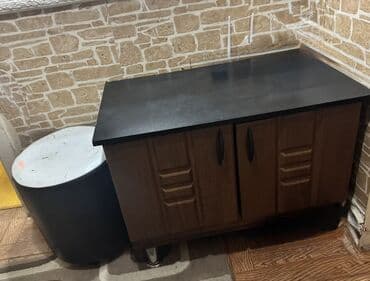 Mətbəx mebeli: Mətbəx dolabı - Material: ağac teksturalı laminat korpus, möhkəm qara — 1