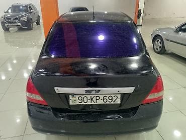 uaz satşları: Nissan Tiida sedan – qara rəng, 4 qapı, şəhər üçün qənaətcil ailə — 3